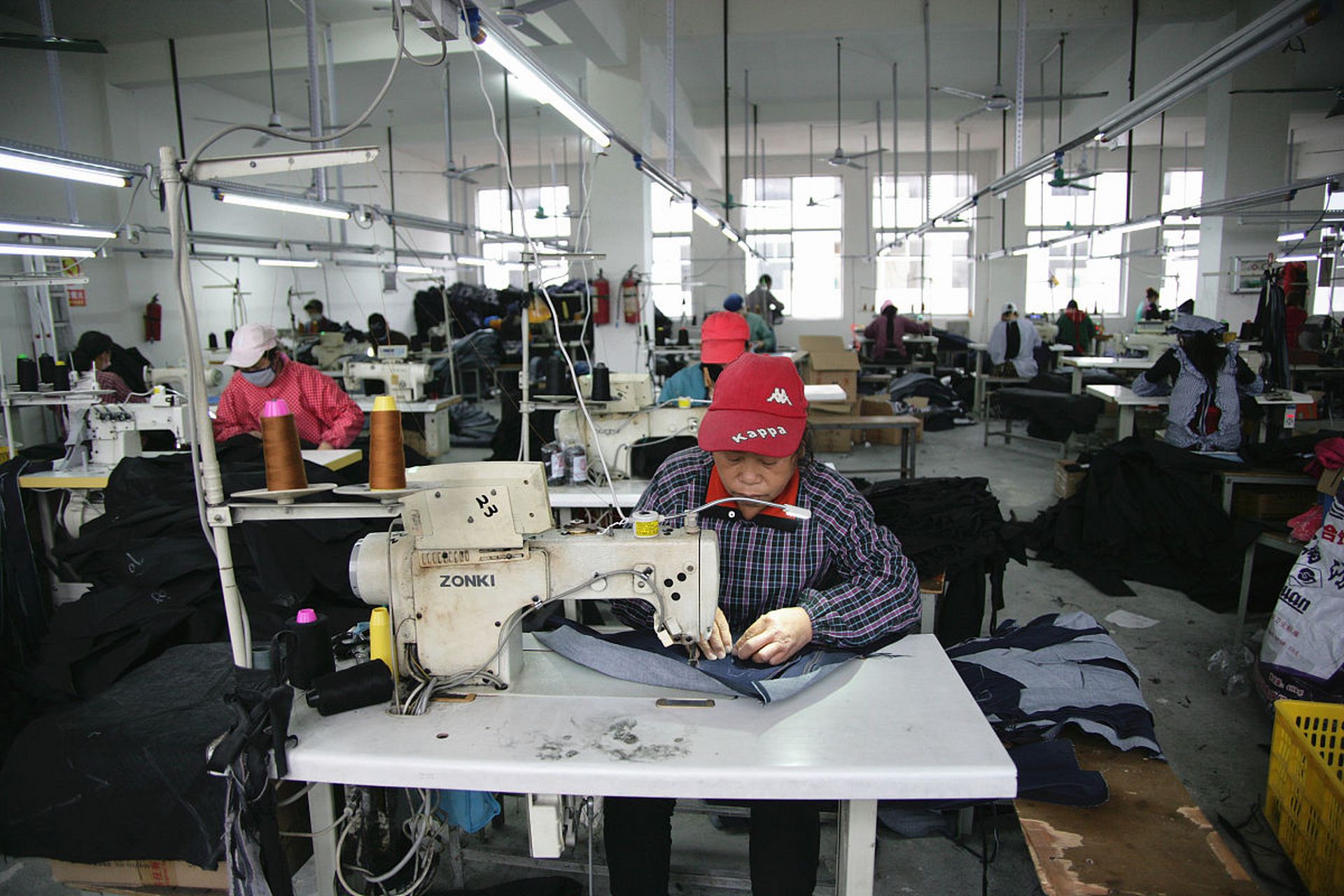 服裝加工廠忙活一年,結果品牌方跑路,這種事情確實讓人欲哭無淚.為了